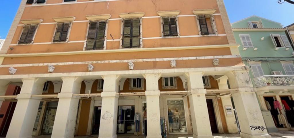 Βγαίνει στο e-σφυρί το "Μέγαρο Κομπίτσι" στην Κέρκυρα  Βγαίνει στο e-σφυρί το "Μέγαρο Κομπίτσι" στην Κέρκυρα